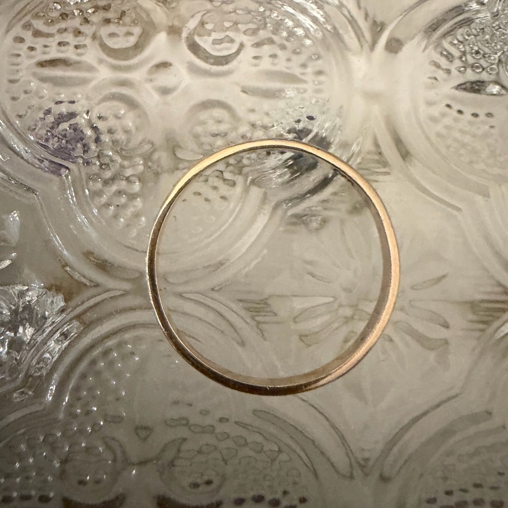 Solid 14kt yellow gold 2mm wedding band ring dainty stackable everyday size 8 - Picture 2 of 6